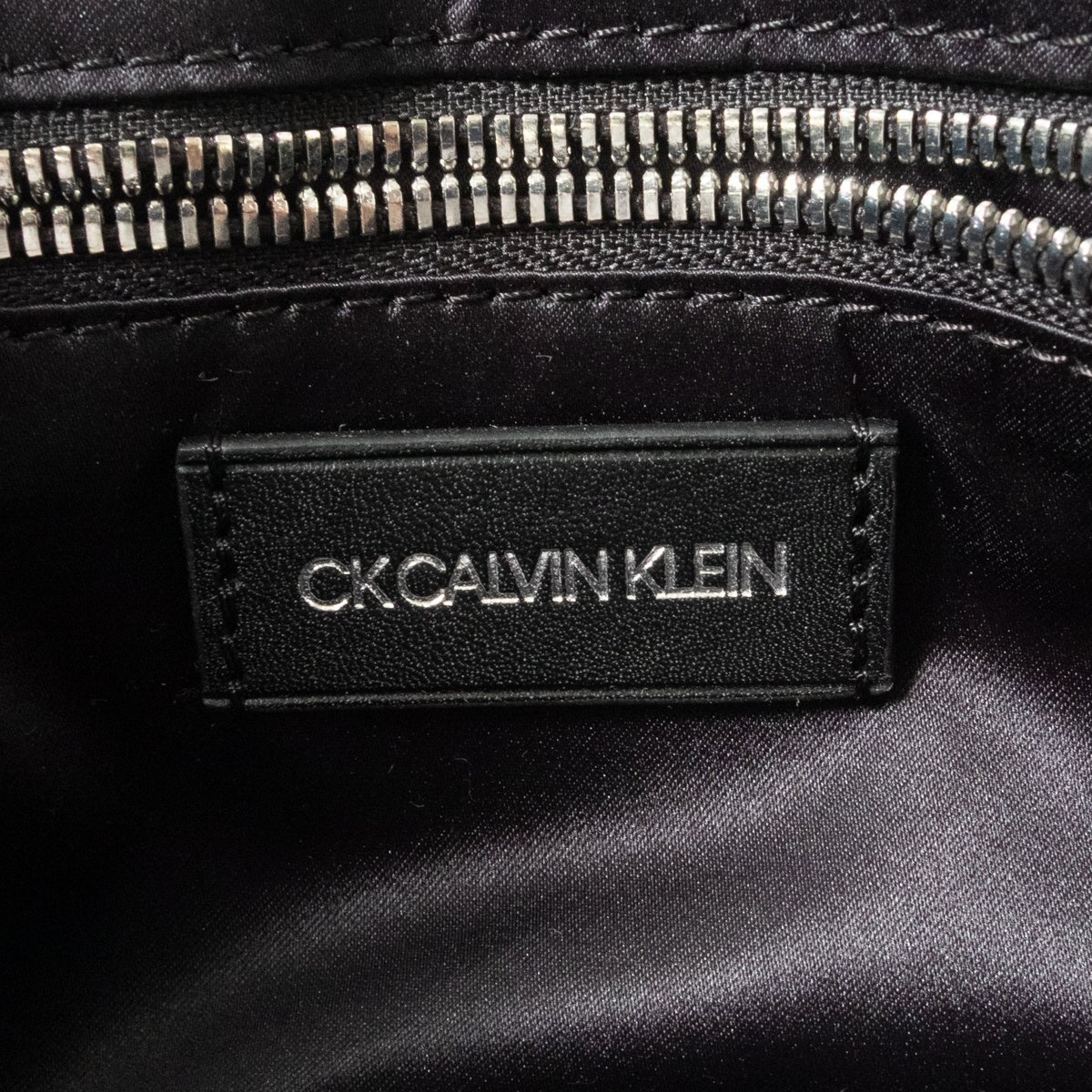 CK Calvin Klein カルバンクライン ショルダーバッグ クラッチバッグ ブラック 黒 2way マグネット開閉 ブランドロゴ シンプル かばん 鞄_画像7