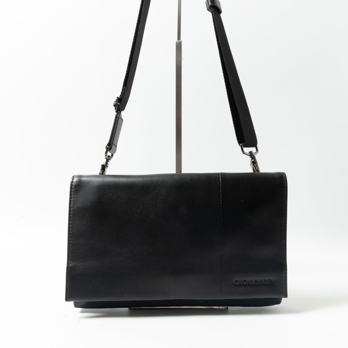 CK Calvin Klein カルバンクライン ショルダーバッグ クラッチバッグ ブラック 黒 2way マグネット開閉 ブランドロゴ シンプル かばん 鞄_画像1