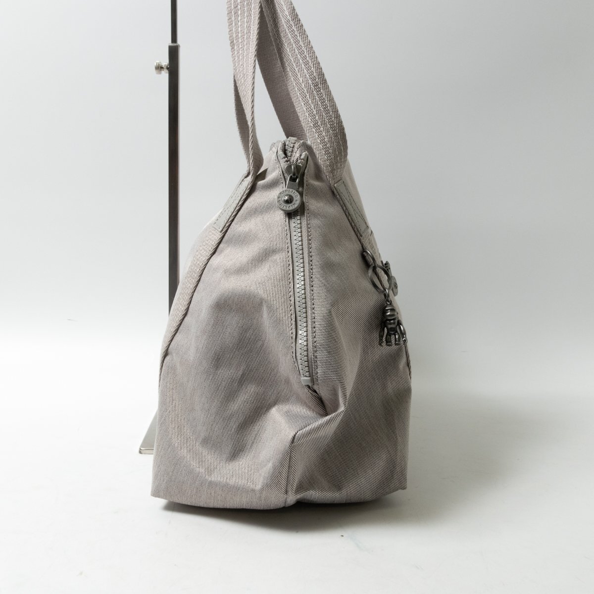 【1円スタート】kipling キプリング トートバッグ 肩掛け ART ファスナー開閉 グレー ナイロン カジュアル 無地 ユニセックス 鞄 カバン_画像4