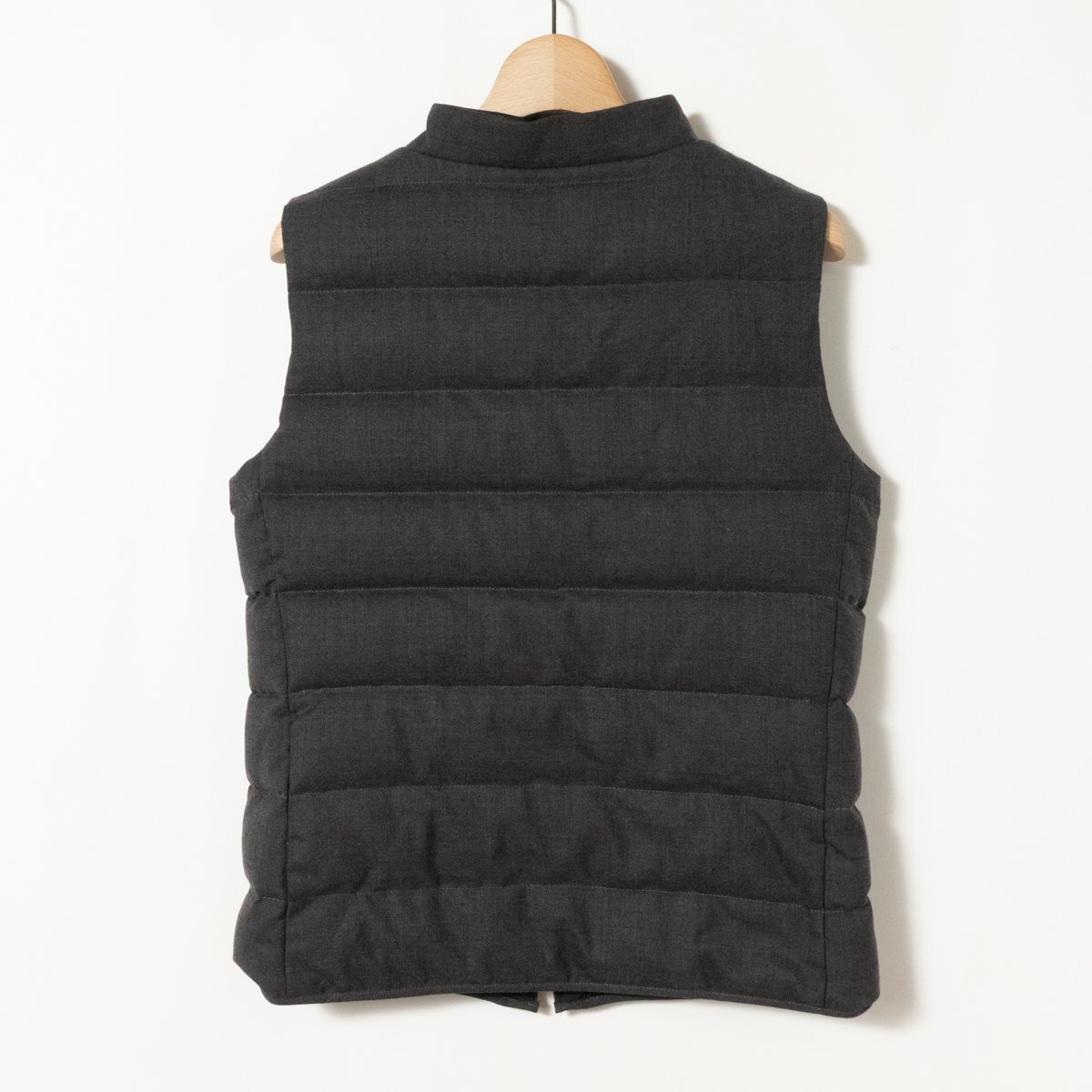 LACOSTE ラコステ リバーシブルダウンベスト グレー ブラック 36 S レディース 毛 ポリ ダウン フェザー 防寒 スポーティ 重ね着 ロゴ刺繍_画像10