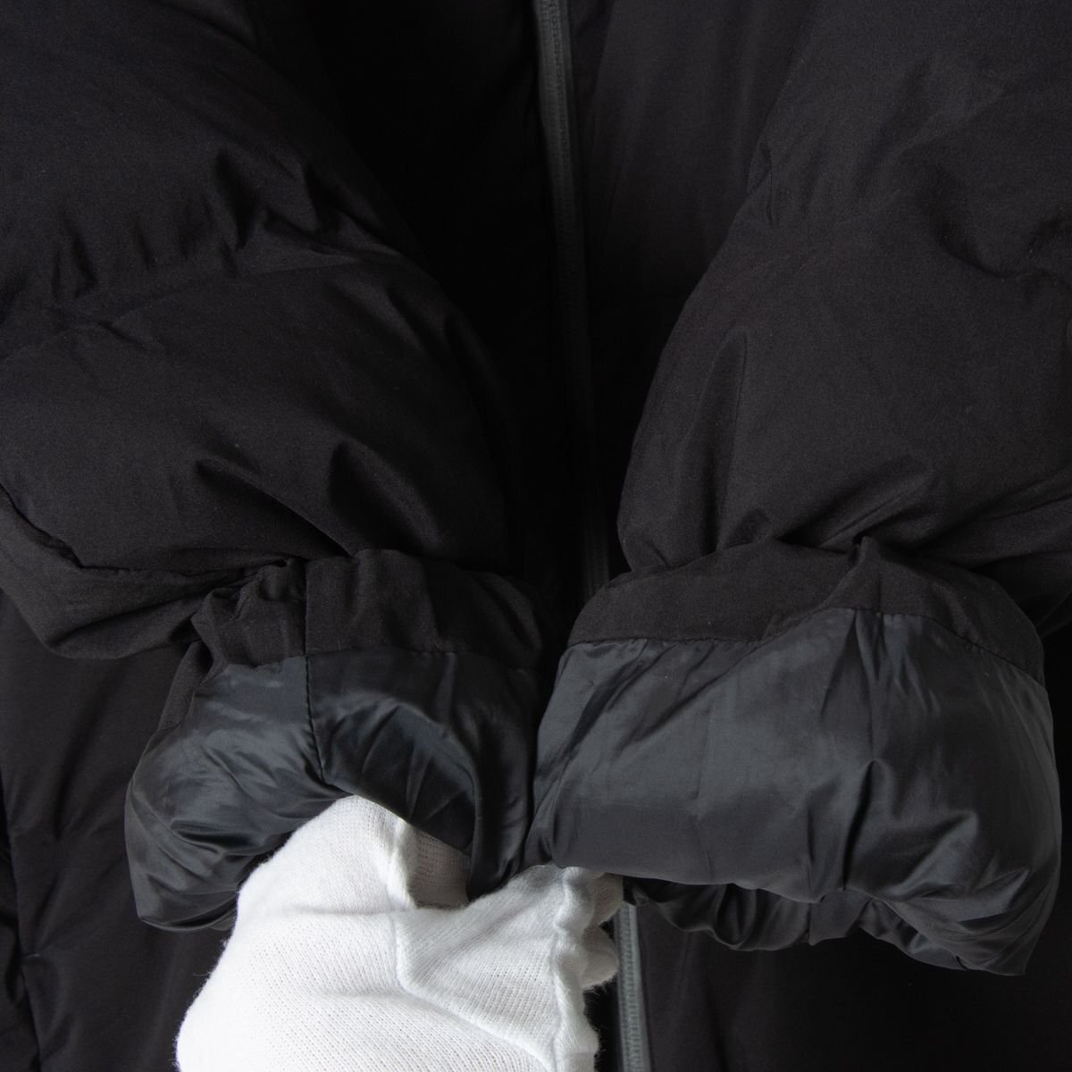 【1円スタート】UNIQLO ユニクロ シームレスダウンパーカ WOMEN XL 211-409123 ナイロン 耐久撥水加工 防風 裾ゴム紐 軽量 ブラック 黒_画像5