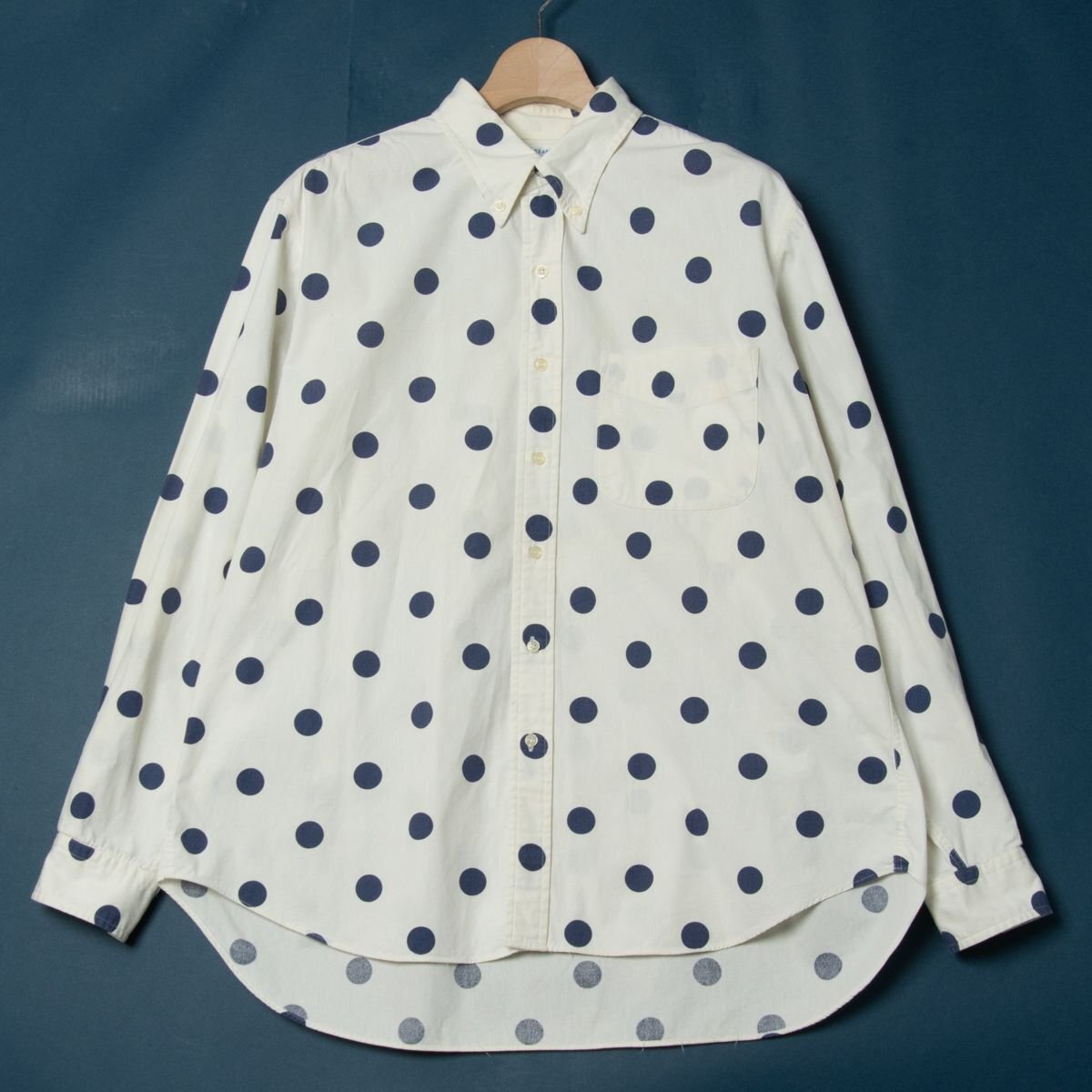 メール便◯ BEAMS PLUS ビームスプラス 長袖 ドット柄 ボタンダウンシャツ L ホワイト系 ブルー メンズ 紳士 トップス カジュアル_画像1
