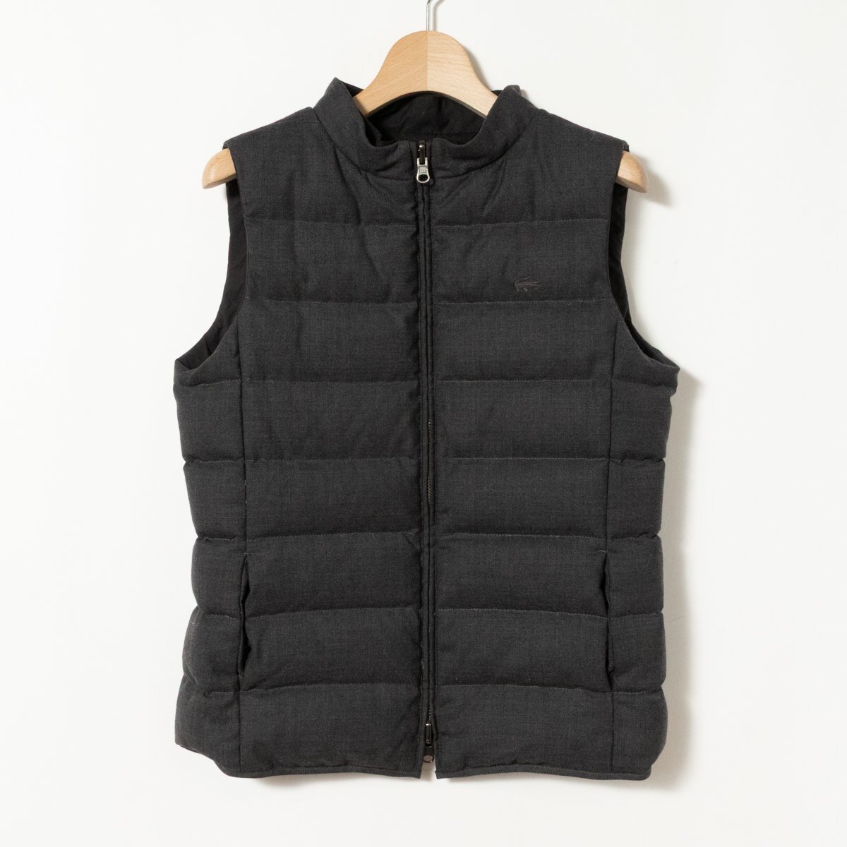 LACOSTE ラコステ リバーシブルダウンベスト グレー ブラック 36 S レディース 毛 ポリ ダウン フェザー 防寒 スポーティ 重ね着 ロゴ刺繍_画像1