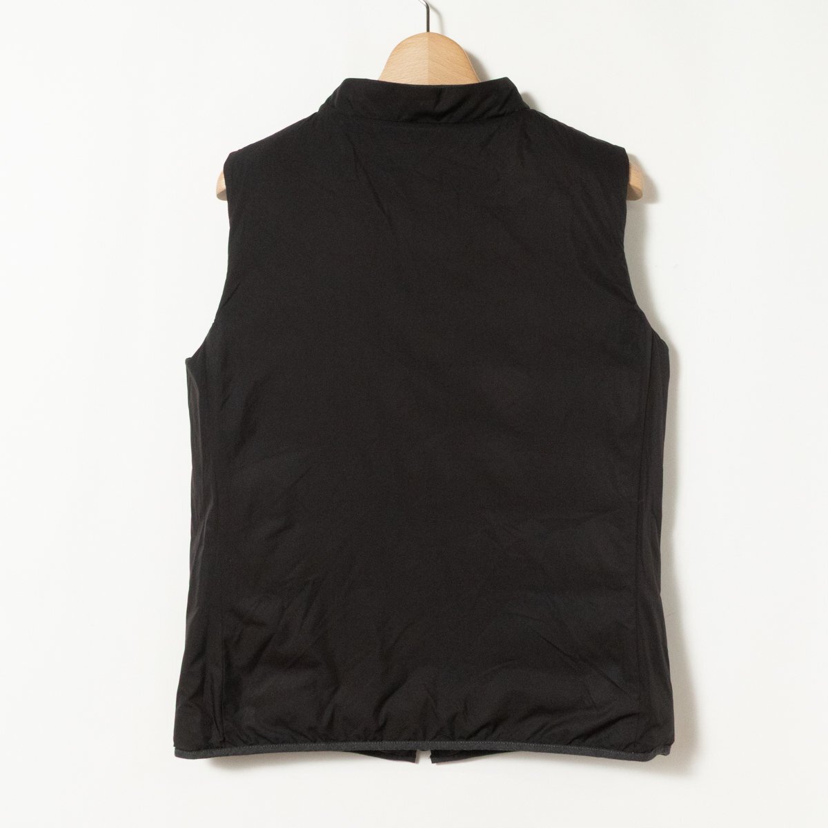 LACOSTE ラコステ リバーシブルダウンベスト グレー ブラック 36 S レディース 毛 ポリ ダウン フェザー 防寒 スポーティ 重ね着 ロゴ刺繍_画像9
