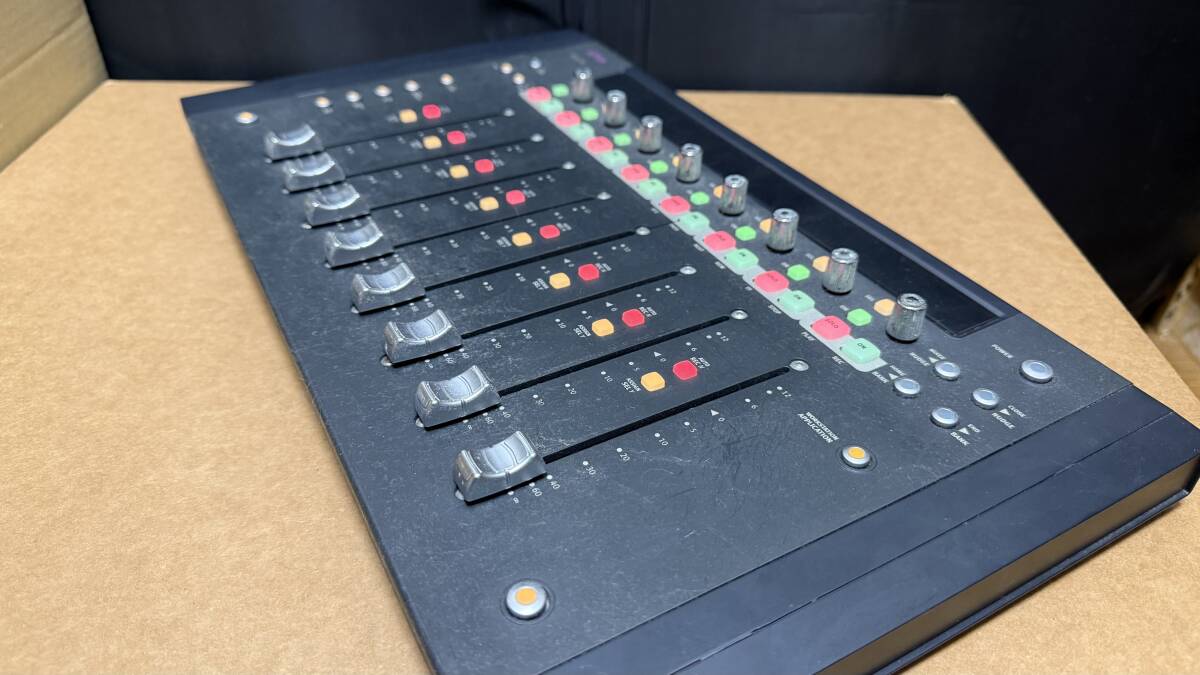 ■■ AVID Artist Mix ■DAWコントローラー■コントロールサーフェス・フィジカルコントローラー■ 送料無料！_画像2