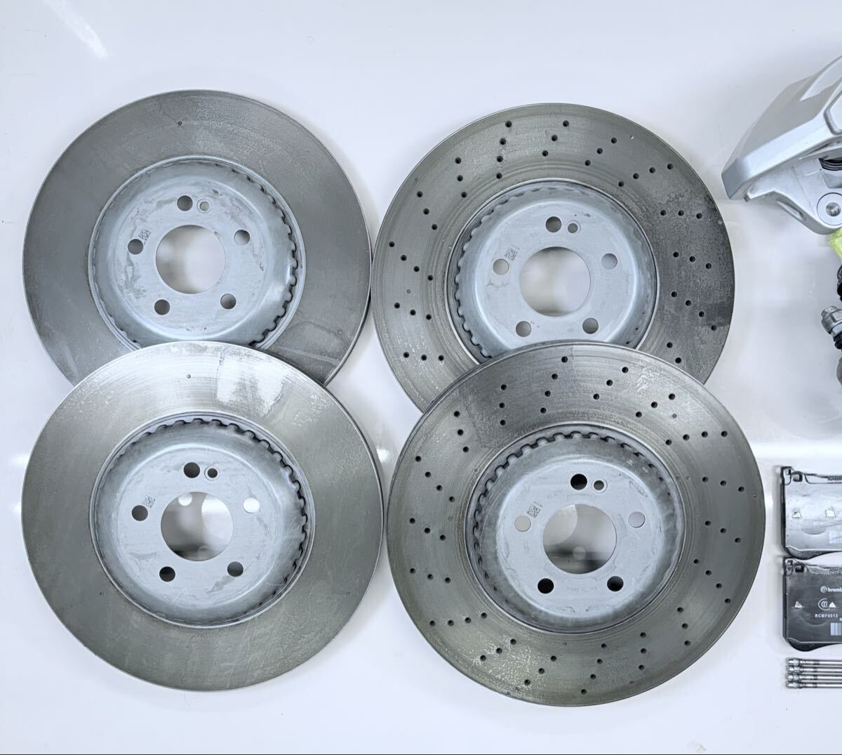 超美品★メルセデスAMG・ BREMBO 純正 ブレーキキャリパー ★Eクラス W213・ステーションワゴン _画像3