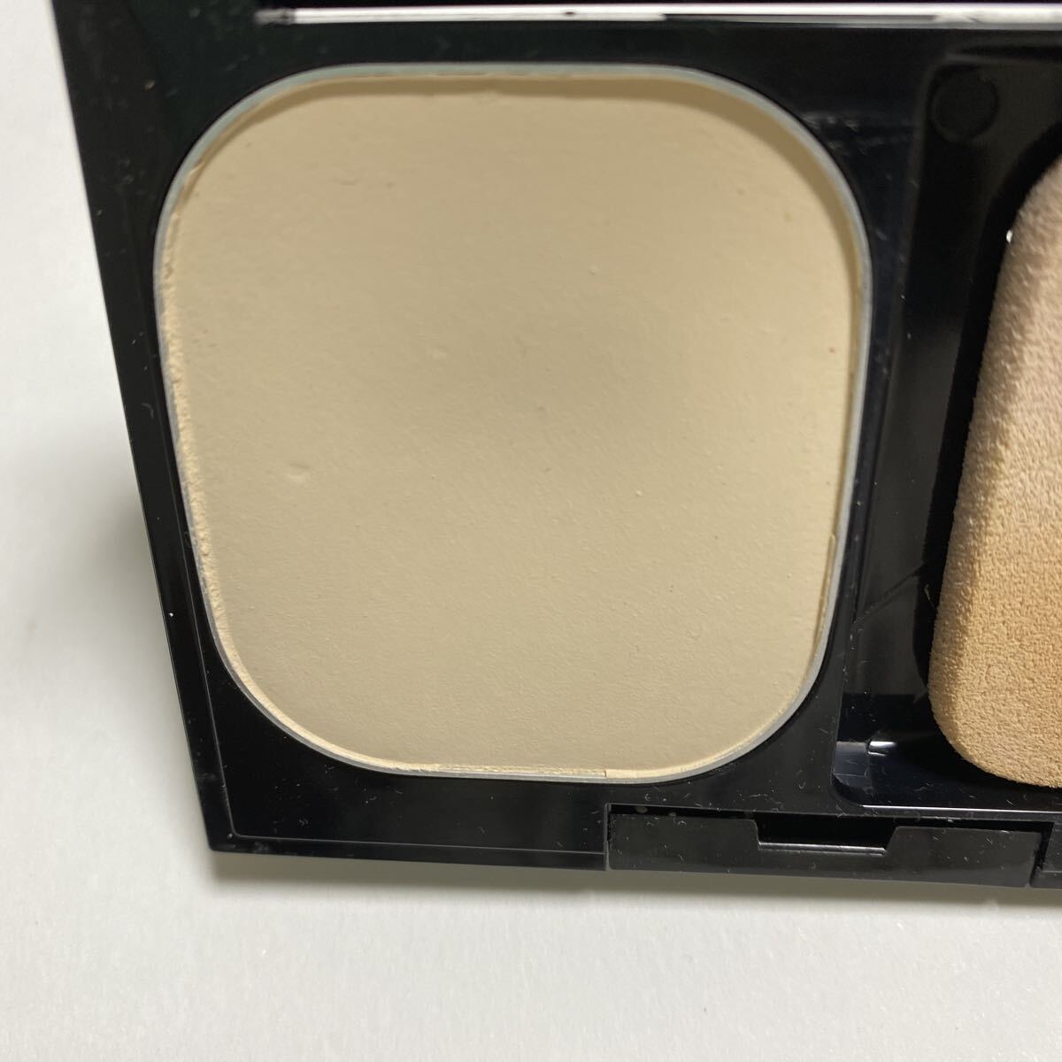 ケイト　リキッドタッチパクト　ブライトアップカラー　 パウダーファンデーション_画像3