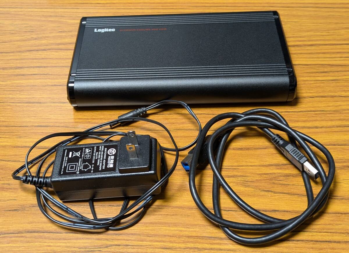 中古 ロジテック 外付けハードディスクケース LGB-EKU3 + 中古 seagate 1TB HDD付_画像1
