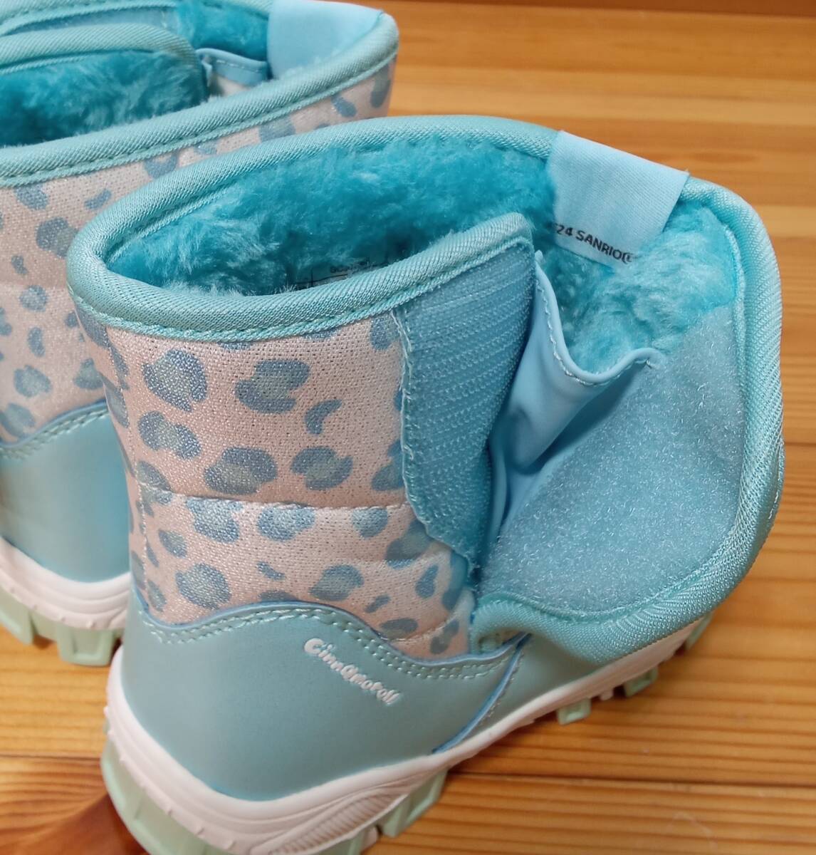 7-2/A11 18.0cm C(ブルー(シナモロール) 2GCJ0106S cosby × サンリオ スノーブーツ キッズ 子供 防寒 水色 雪遊び_画像8
