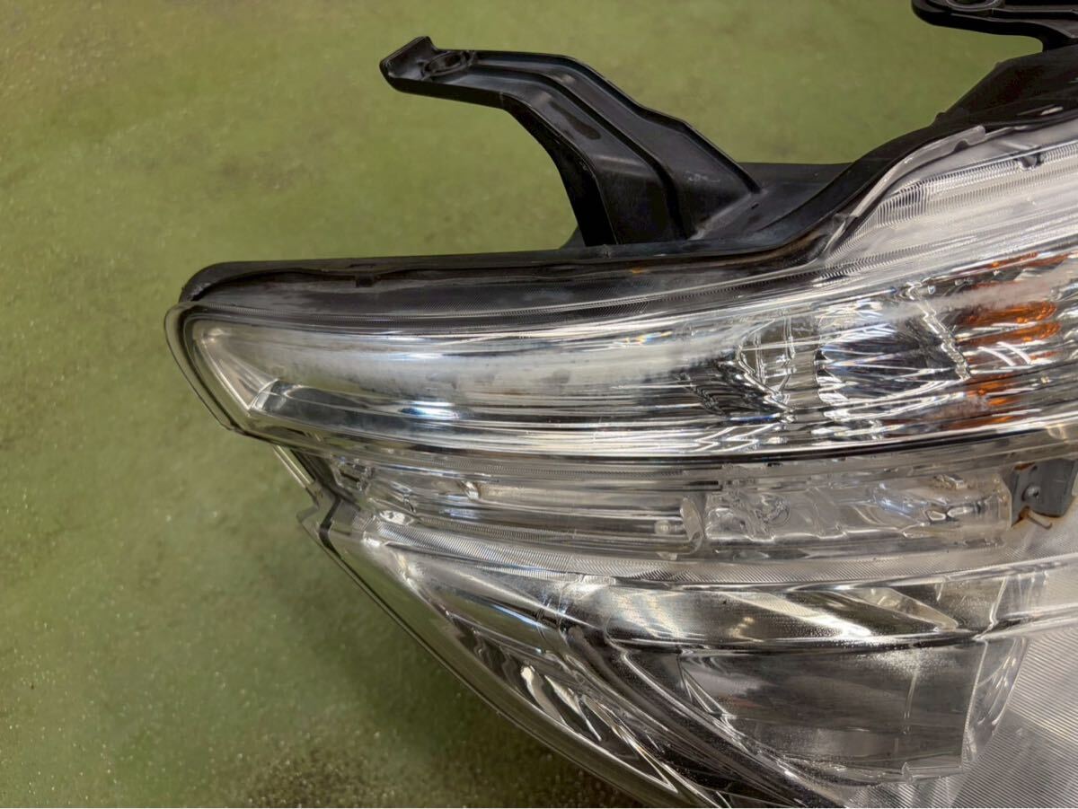 2511-33 日産 セレナ C26 ヘッドライト ヘッドランプ KOITO 100-23683 右 右側_画像2