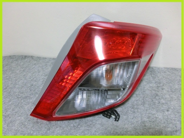  Vitz KSP130/NSP130/NSP135 предыдущий период правый задний фонарь правый задний фонарь KOITO 52-228 печать S