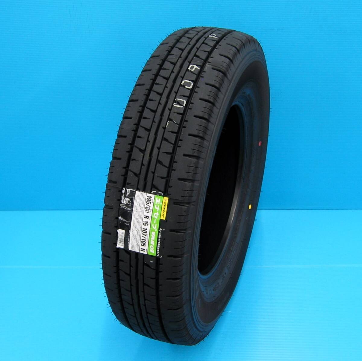 送料無料★ 195/80R15 107/105N LT VAN01 DUNLOP◆ エナセーブ VAN01 ダンロップ バン用低燃費タイヤ【新品】(沖縄県は除く)_画像1
