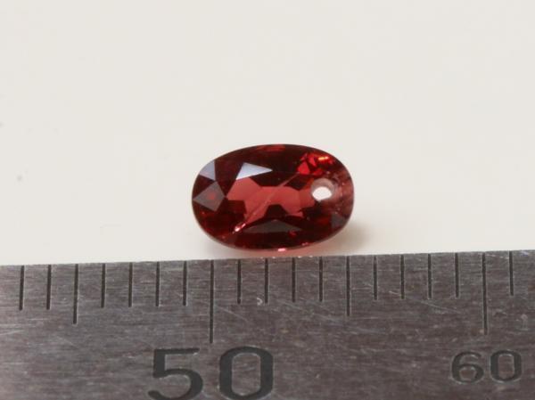 穴あけルース　レッドスピネル 4x6mmオーバル　0.59ct_画像4