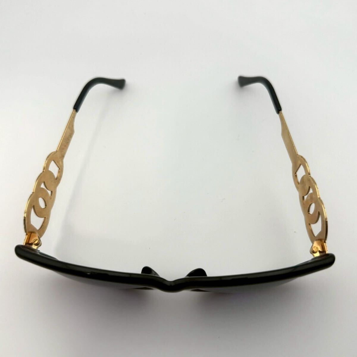 【超希少・極美品】GIVENCHY ジバンシー サングラス ヘキサゴン ゴールド カラーレンズ 黒 ブラック ロゴ ヴィンテージ メンズ レディース_画像4