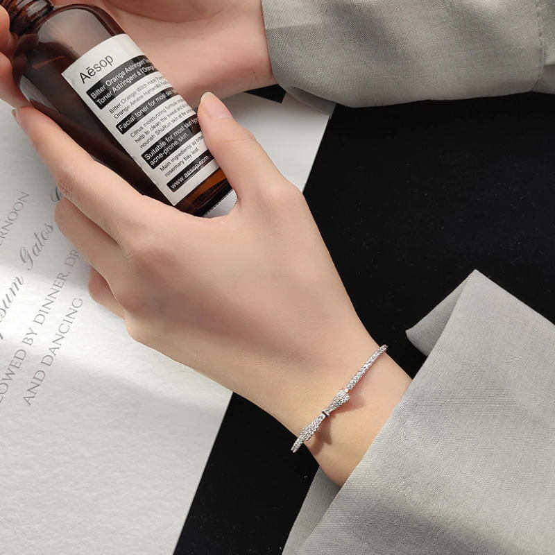 繊細な輝きで気品をプラス●リボン型czダイヤモンド●ローズゴールド色ブレスレット_画像3