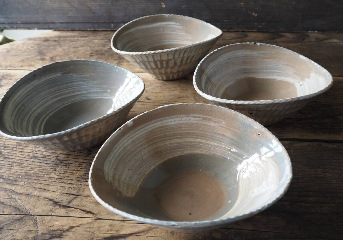 【OAN】 作家物 在銘 刷毛目 中鉢 向付 4客セット 骨董 古美術 古道具 民藝 古民藝 茶道具 懐石 古玩 銘有 李朝 唐津 E2529_画像1