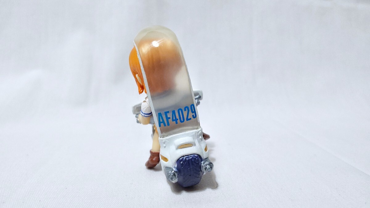 ジャンプ40周年★ドラゴンボール×ワンピース 夢のフュージョンフィギュア【ナミ×バイク】展示品 ブルマのバイク ホイポイカプセルNo.9_画像5