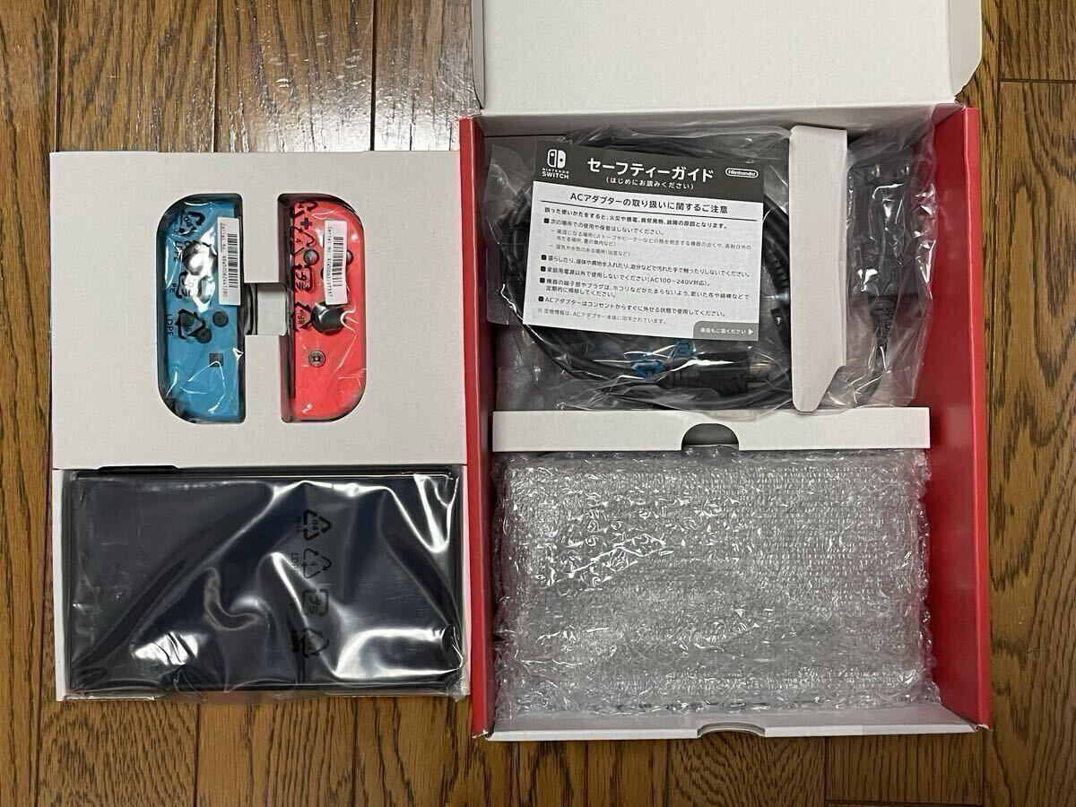 【中古】【2023年12月購入】【おまけスプラ3シール付】Nintendo Switch スイッチ 有機EL モデル Joy-Con(L) ネオンブルー/(R) ネオンレッドの画像2