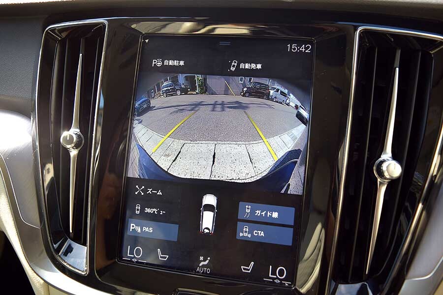 人気のV60 正規ディーラー車 オニキスブラックカラー ボルボ V60 T5 モメンタム 出品中の現車確認可能_画像10