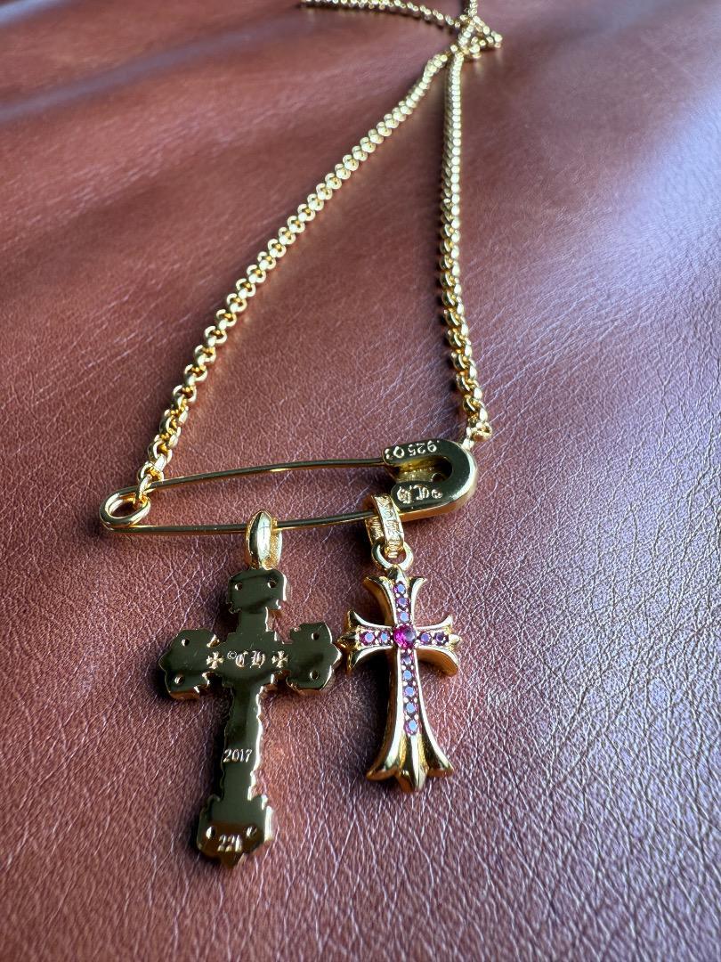 ★JSF+B 22K金メッキS925 デザイン型安全ピン付クロスネックレス_画像2