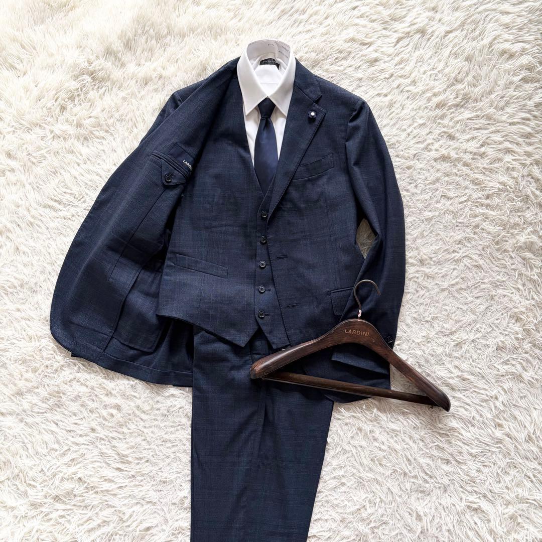 ＜美品＞ LARDINI ラルディーニ 新ロゴ 3ピース ネイビー ウール スーツ セットアップ ブートニエール サイズ48 Lサイズ ビジネス 結婚式_画像1