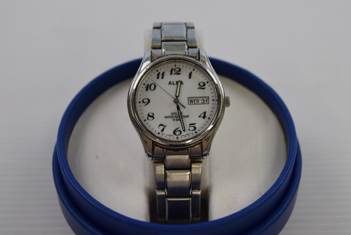 A-647 中古 ジャンク品 ALBA アルバ 腕時計 ソーラー V158-0AX0 シルバー ホワイト メンズ アナログ 3針 ウォッチ 稼働品 現状品_画像2
