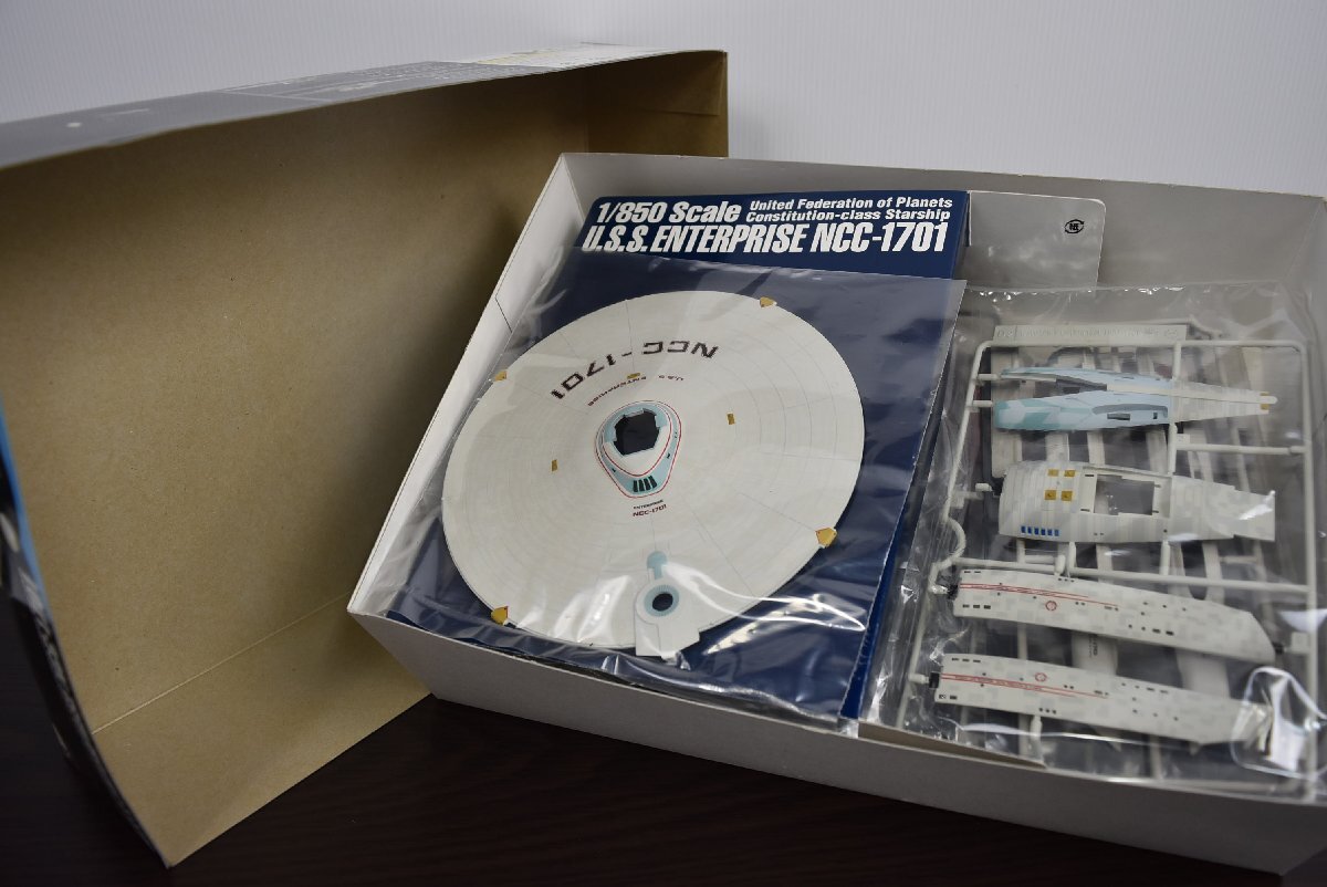 A-696 中古 未使用 ジャンク品 バンダイ STAR TREK スタートレック USSエンタープライズ NCC-1701 1/850スケール プラモデル SF 宇宙船_画像2