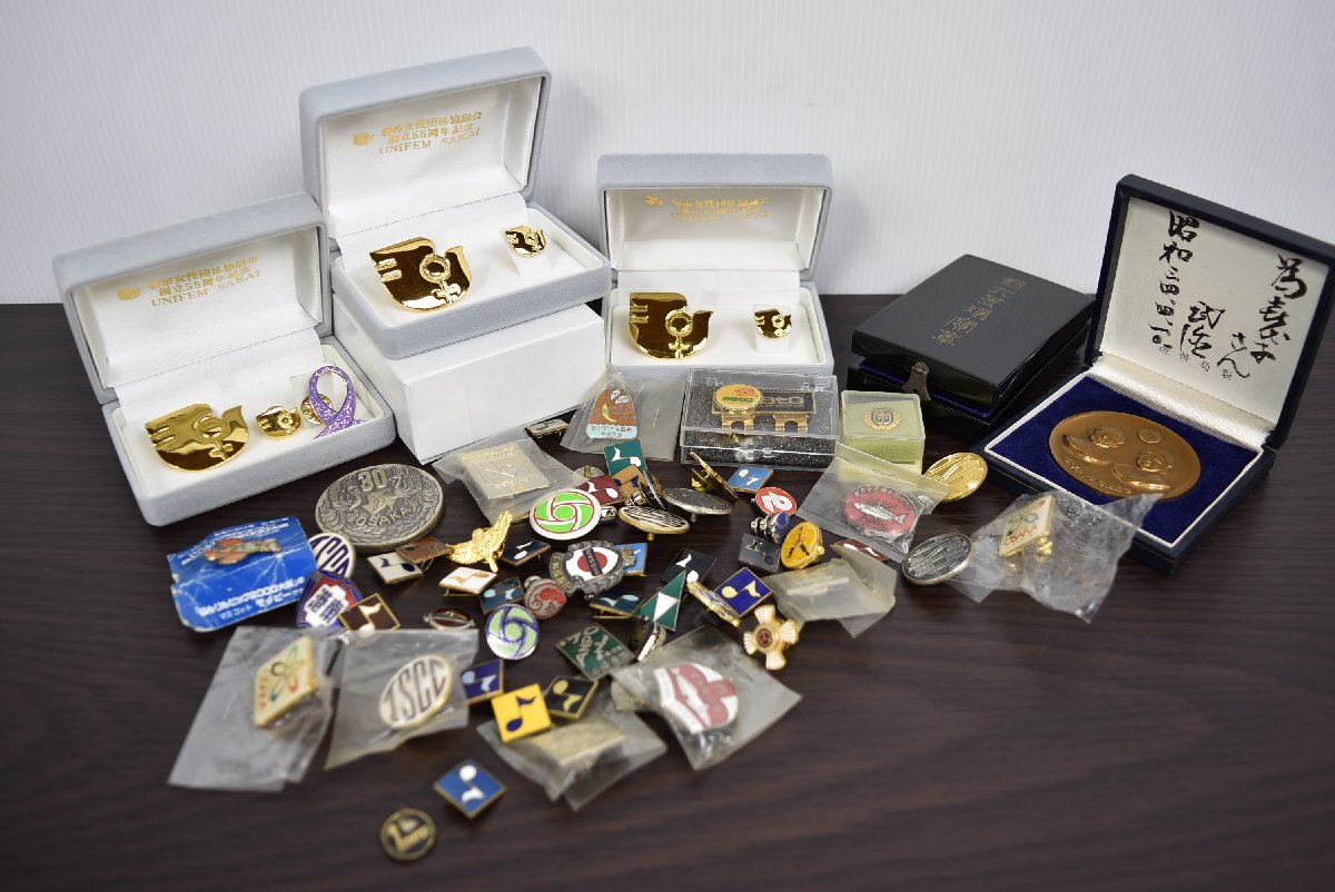 C-324 中古 ジャンク品 記念品 勲章 ピンバッジ グッズ 他 まとめ売り 現状品 コレクション 当時物 オリンピック レトロ ビンテージ 皇室_画像1