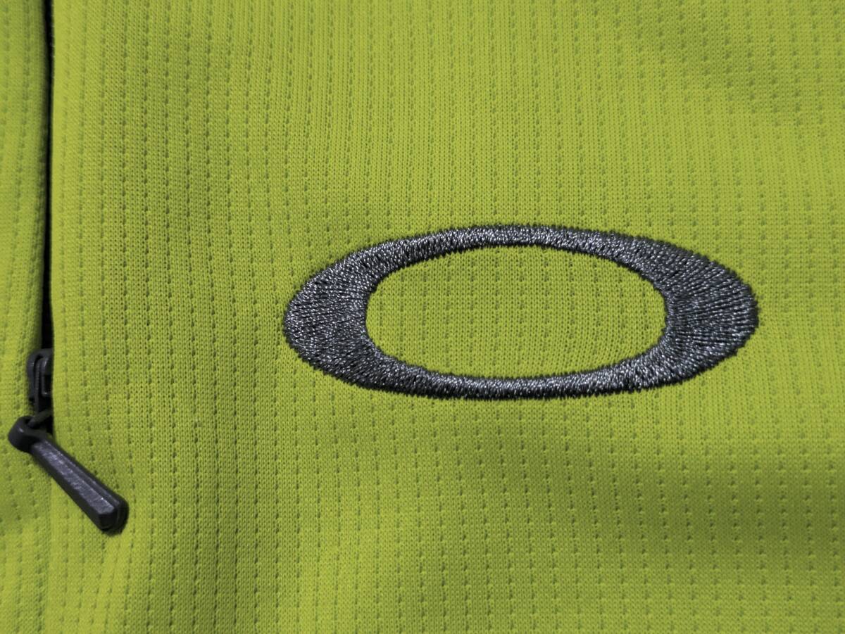 メンズL○OAKLEY オークリージャパン○ポリエステルストレッチ レイヤードカラー長袖プルオーバーシャツ/ライム、幾何学模様切替_画像4