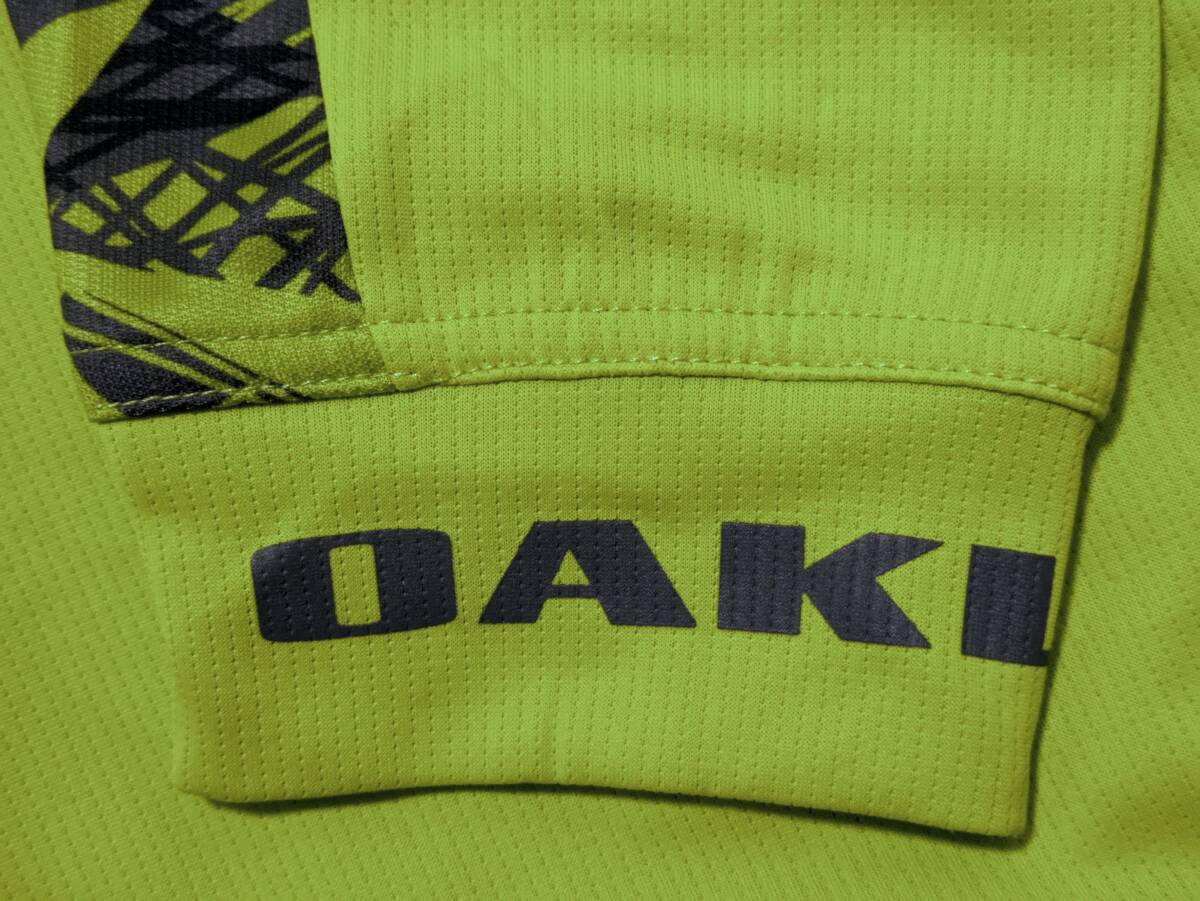 メンズL○OAKLEY オークリージャパン○ポリエステルストレッチ レイヤードカラー長袖プルオーバーシャツ/ライム、幾何学模様切替_画像5