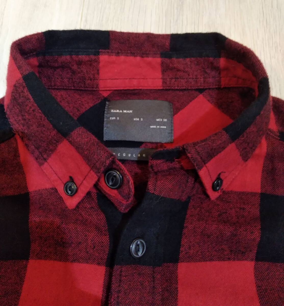 良品★ZARA　MAN ダメージチェックシャツ★REGULAR　FIT/S★赤/黒_画像2