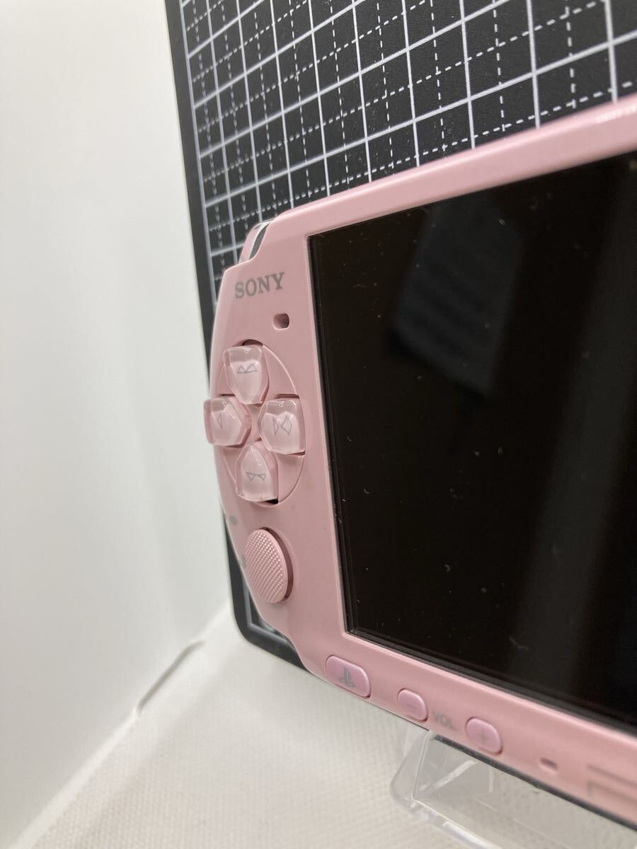 美品 PSP3000ピンク メモリースティック付き SONY ソニー プレイステーションポータブル_画像2
