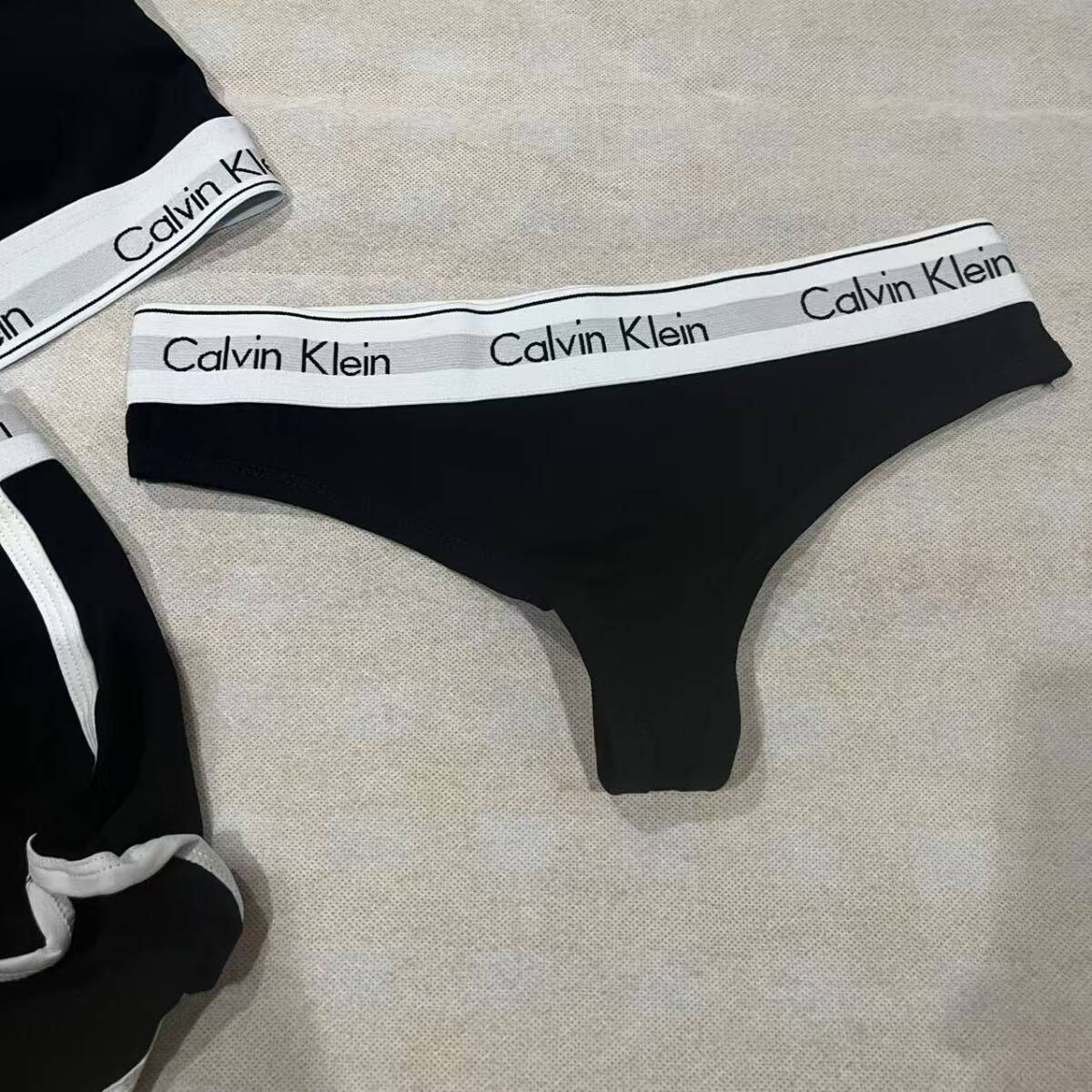 未使用品 Calvin Klein カルバンクライン 三角ブラ&Tバック/ 上下3点セット 黒 Lサイズ_画像2