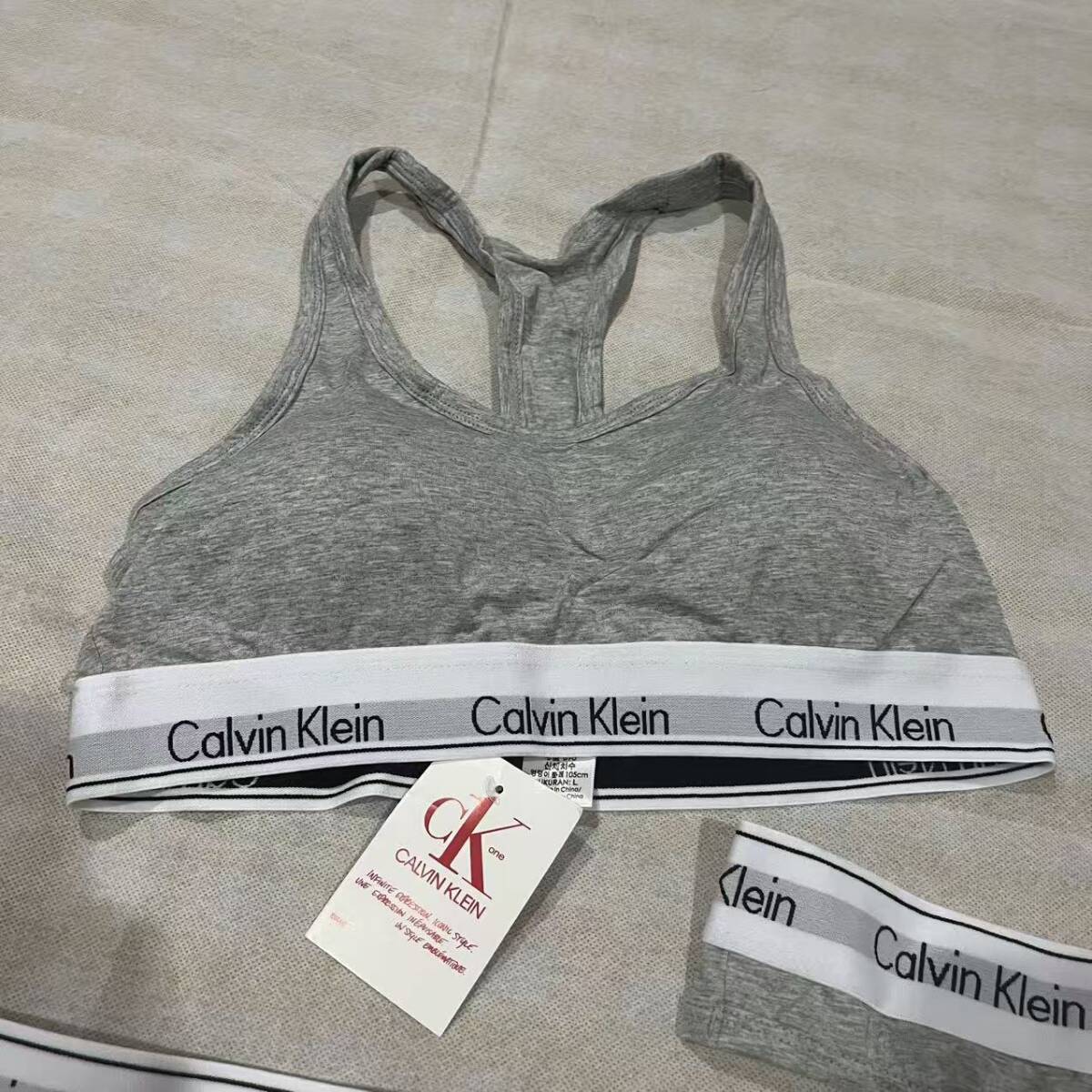未使用品 Calvin Klein カルバンクライン 三角ブラ&Tバック/ 上下3点セット グレー L_画像3