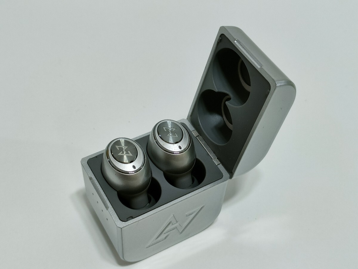 管理1203 AVIOT アビオット TE-D01g ワイヤレスイヤホン ブラック ワイヤレス イヤホン Bluetooth シルバー 動作確認済み 現状品_画像1