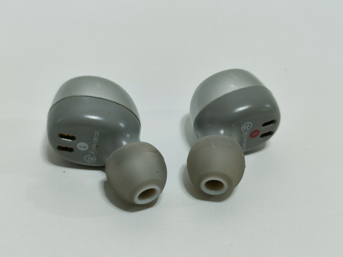 管理1203 AVIOT アビオット TE-D01g ワイヤレスイヤホン ブラック ワイヤレス イヤホン Bluetooth シルバー 動作確認済み 現状品_画像3