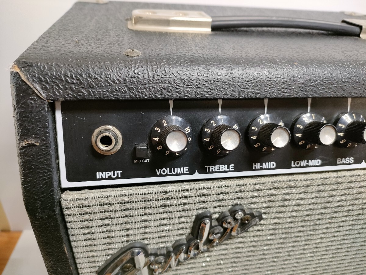 【送料無料】管理0934 Fender フェンダー Bassman Classic BMC-20CE ベースアンプ コンボアンプ 音響 ギター器材 動作確認済み 現状品_画像2