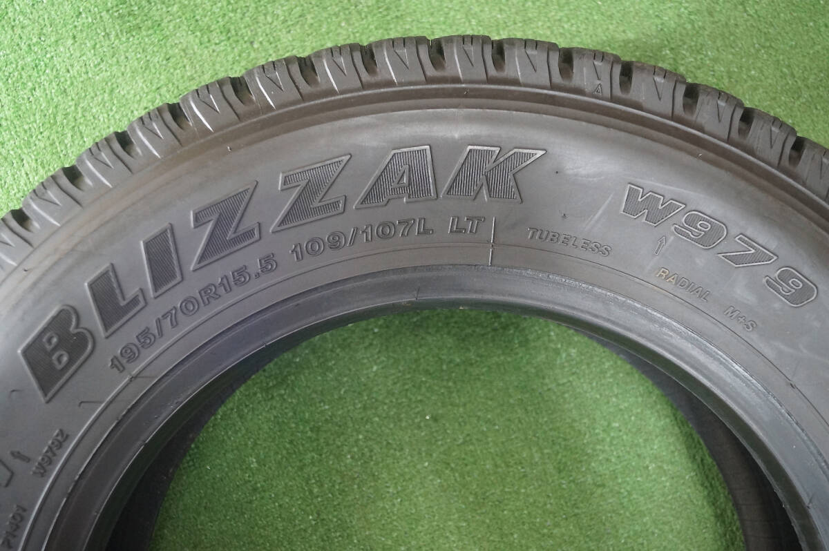 美品★BRIDGESTONE Blizzak W979 195/70R15.5 バリ山! 冬用タイヤ 6本セット_画像2