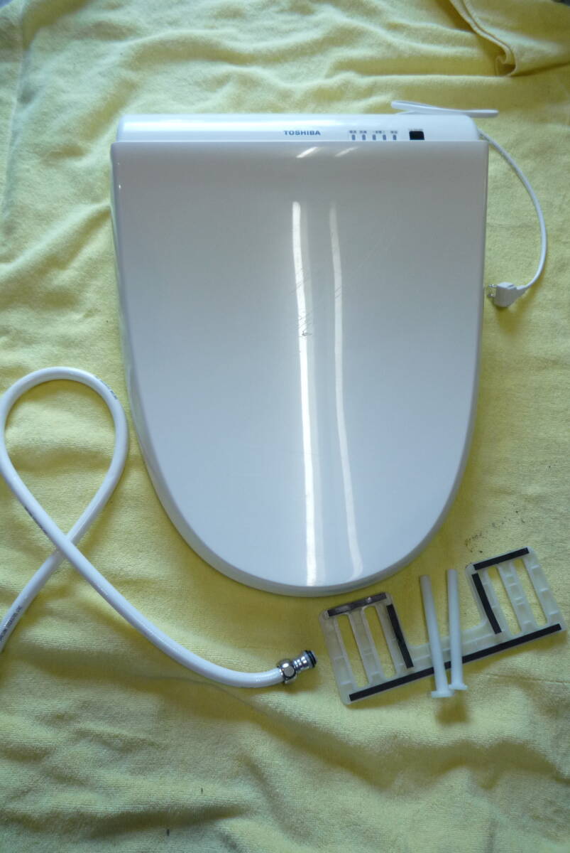 東芝 2024年製　ウォシュレット　SCS-TRK2000 電気温水器　電気便座　現状品　ジャンク_画像2