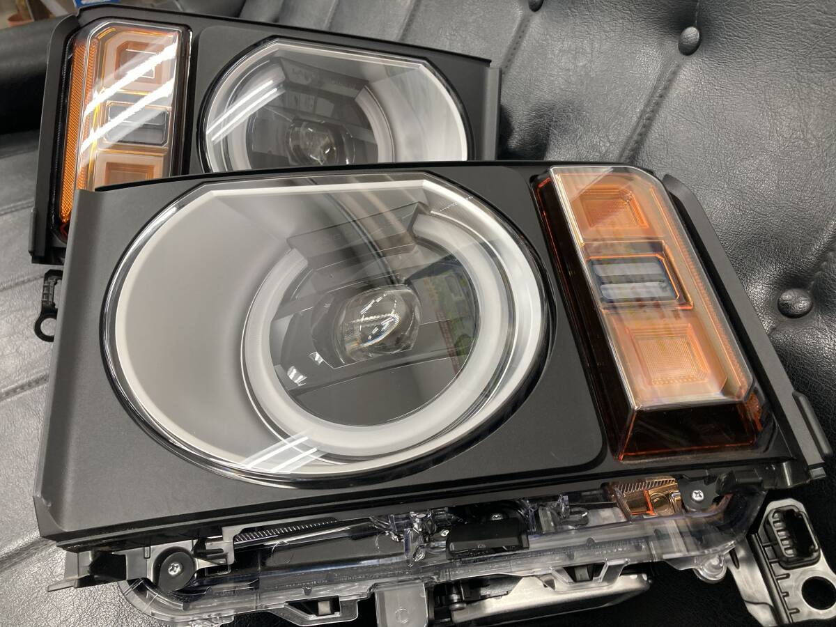 ランドクルーザー 250 純正丸目ヘッドライト 左右セット 新車外し_画像2