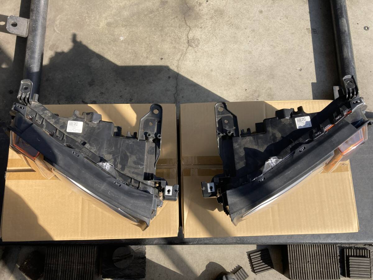 ランドクルーザー 250 純正丸目ヘッドライト 左右セット 新車外し_画像6