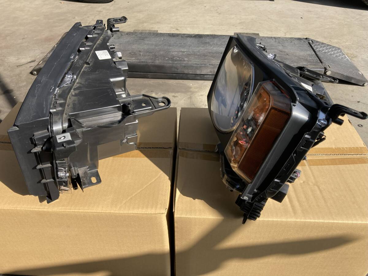 ランドクルーザー 250 純正丸目ヘッドライト 左右セット 新車外し_画像7