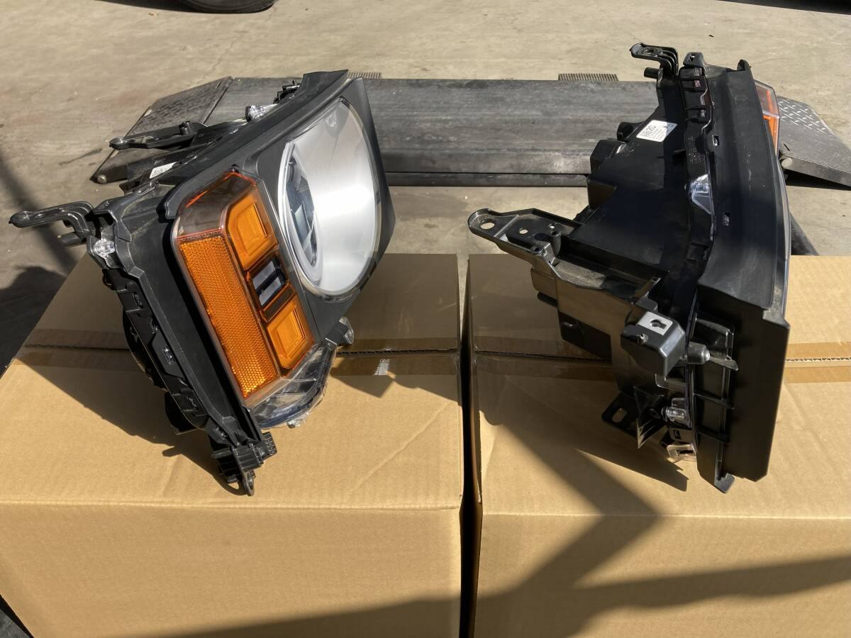 ランドクルーザー 250 純正丸目ヘッドライト 左右セット 新車外し_画像8
