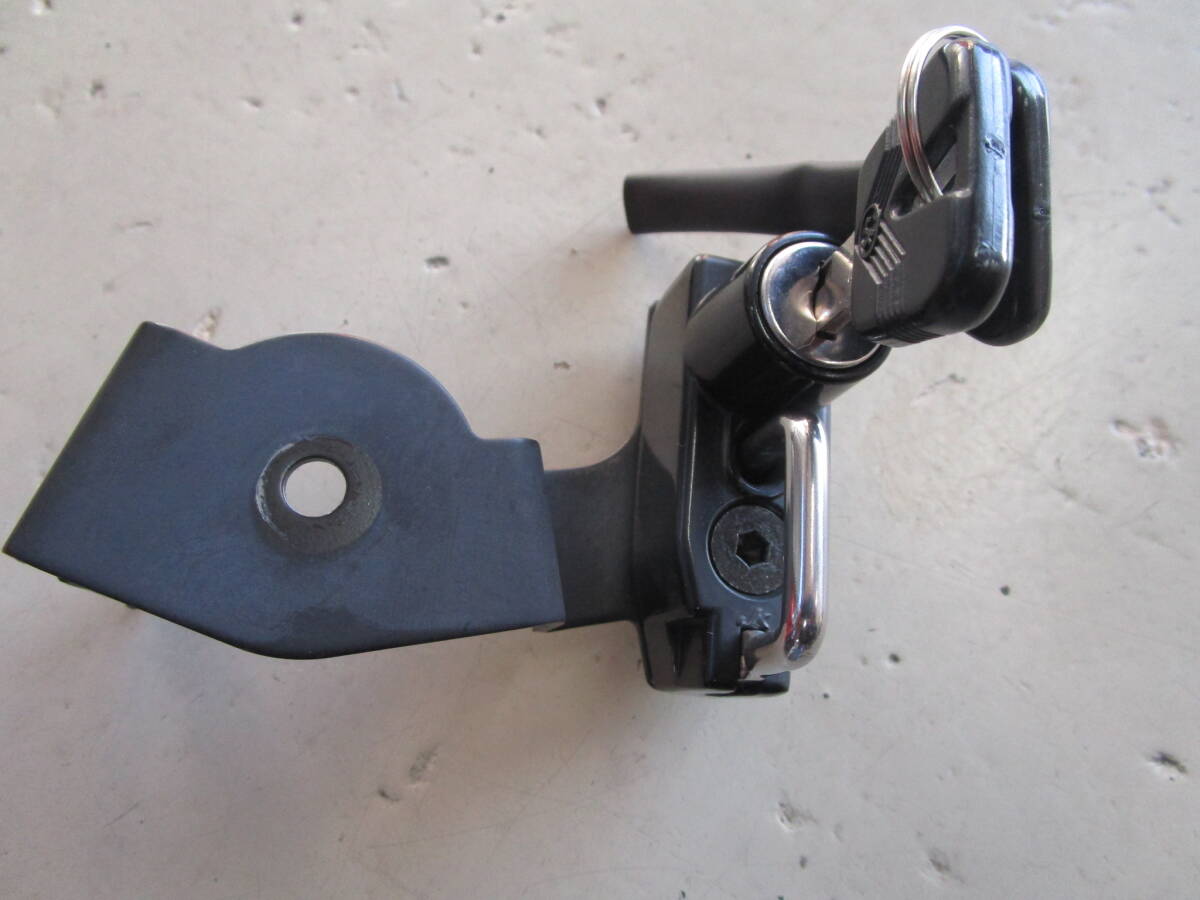 レブル1100用 デイトナ ヘルメットロック 中古品です。_画像4