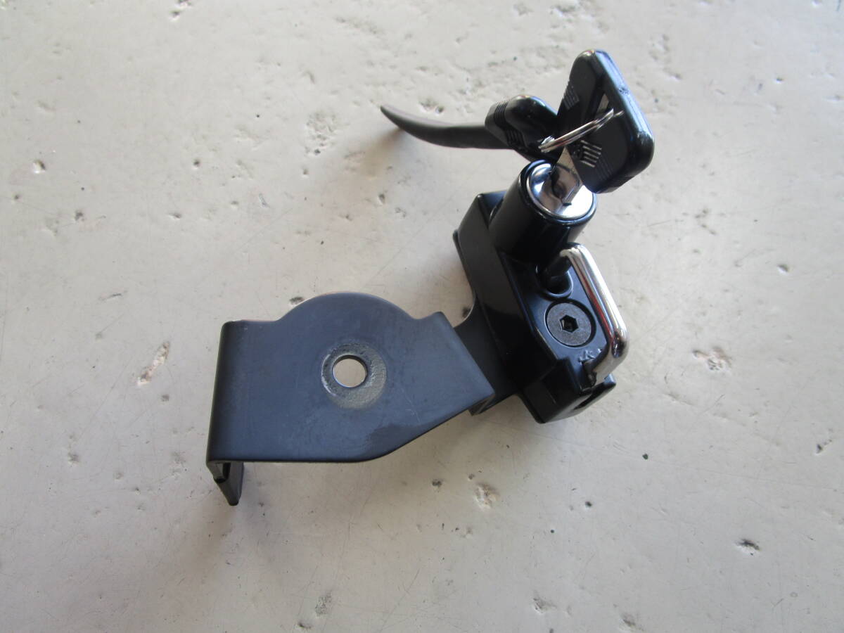 レブル1100用 デイトナ ヘルメットロック 中古品です。_画像1