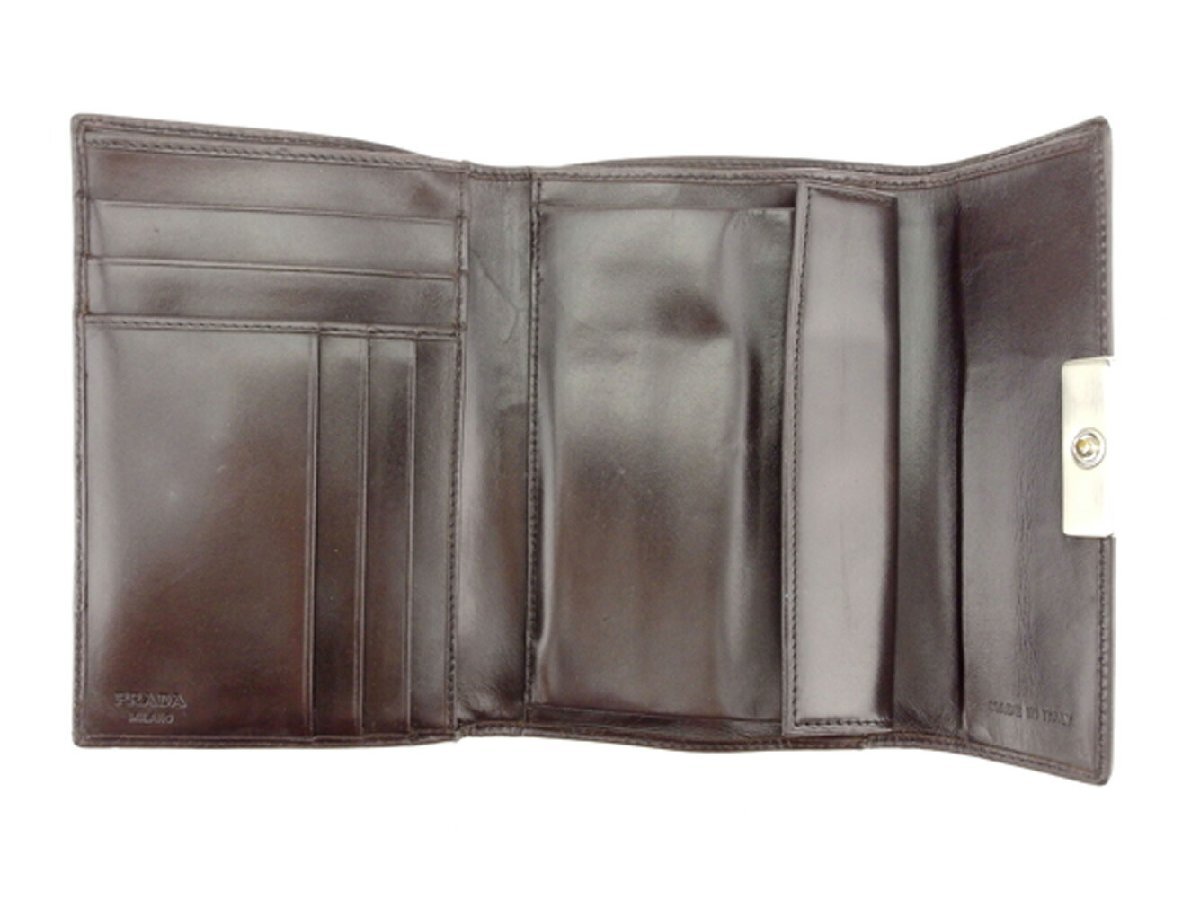【30%OFFクーポン】プラダ 三つ折り 財布 レディース ロゴプレート ブラウン シルバー 中古_画像4