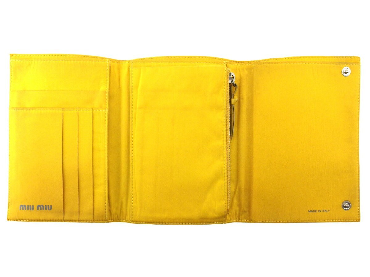 【ブラックフライデー30%OFFクーポン】ミュウミュウ MIUMIU 三つ折り財布 ロゴ イエロー シルバー レディース 中古_画像4