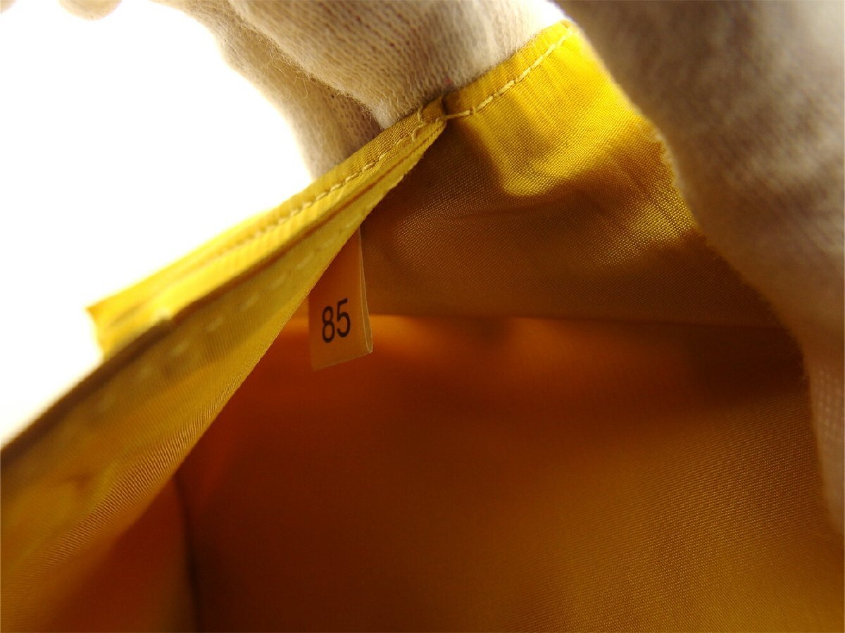 【ブラックフライデー30%OFFクーポン】ミュウミュウ MIUMIU 三つ折り財布 ロゴ イエロー シルバー レディース 中古_画像8