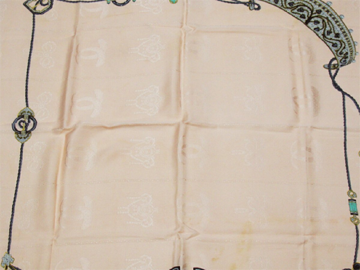 【ブラックフライデー30%OFFクーポン】カルティエ CARTIER スカーフ ジュエリー柄 ピンク ベージュ ネイビー系 レディース 中古_画像4