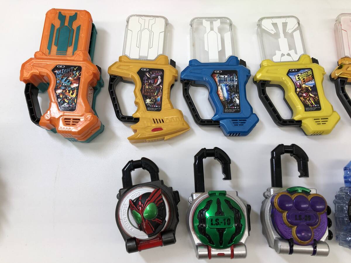 T251121-02O/ 仮面ライダー ドライバー(ベルト) アイテム まとめ エグゼイド 鎧武/ガイム セイバー ネクロム等 ガシャット ロックシード 他_画像3